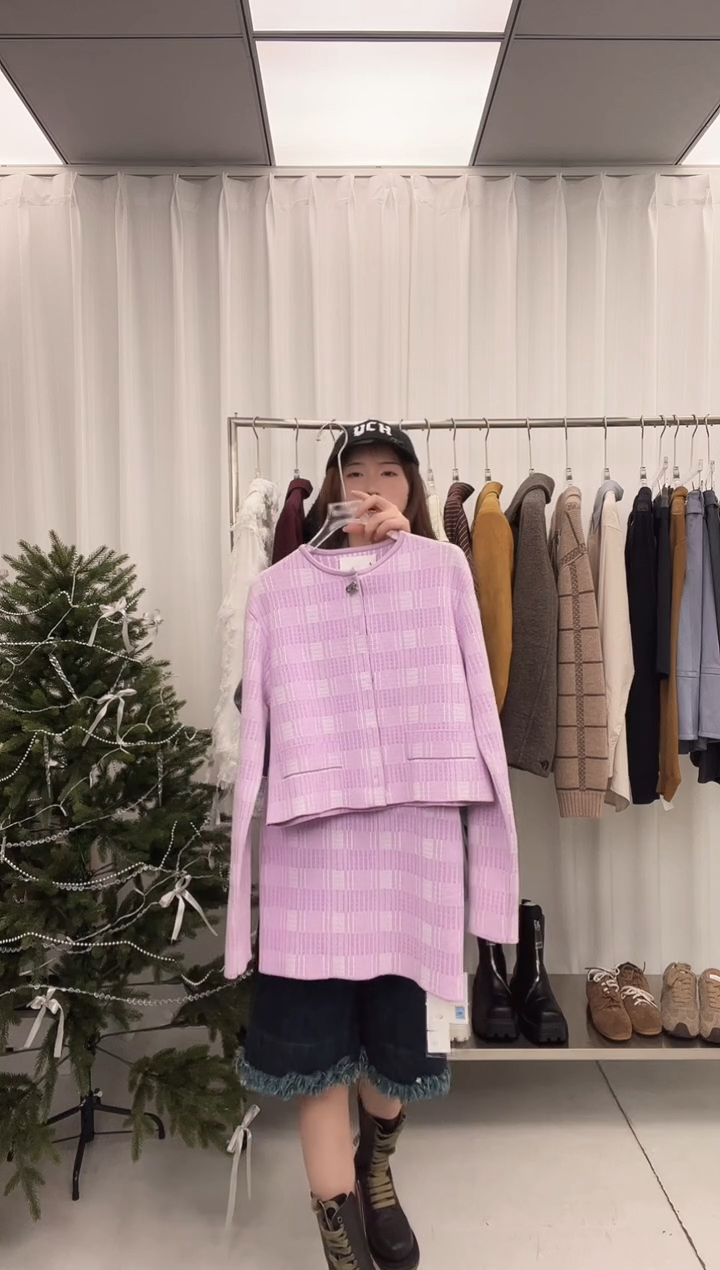 编号055  YCH 小香风套装  待开价