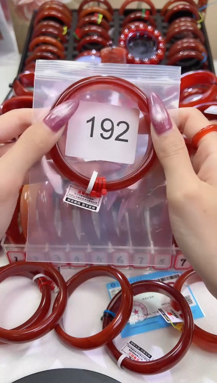 手镯玛瑙/玉髓未镶嵌我****人62圈口*B192