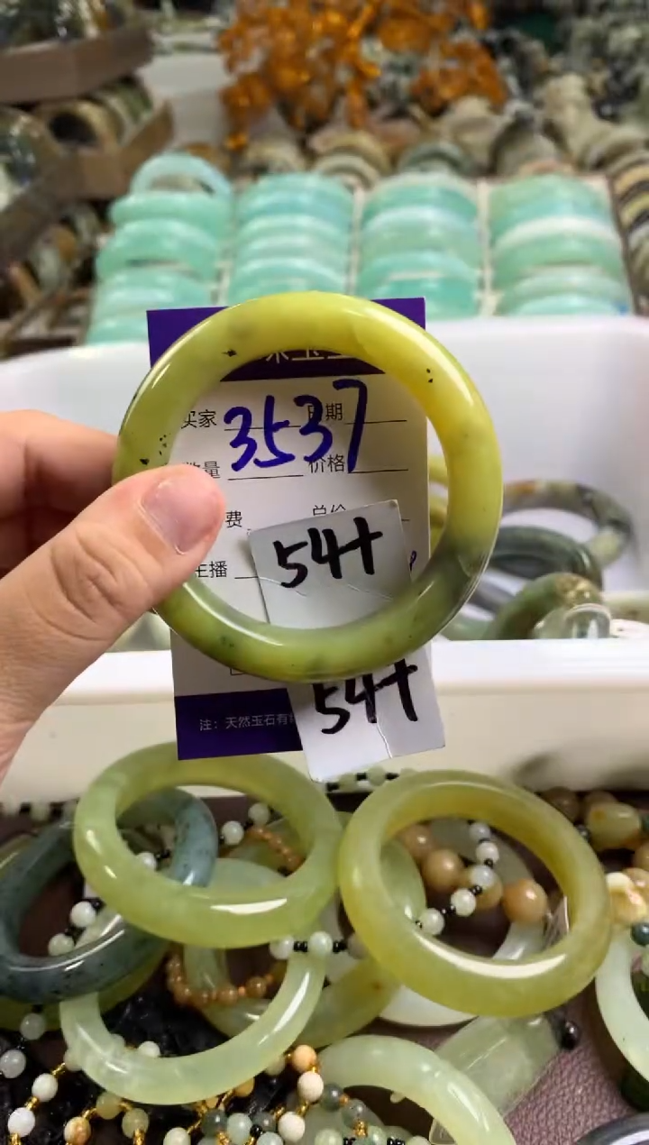 【闪购商品】蛇纹石玉手镯未镶嵌3537