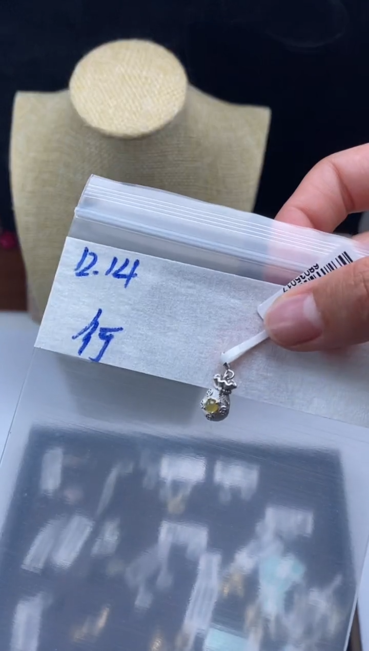 颈饰未镶嵌翡翠行***言天然翡翠珠子