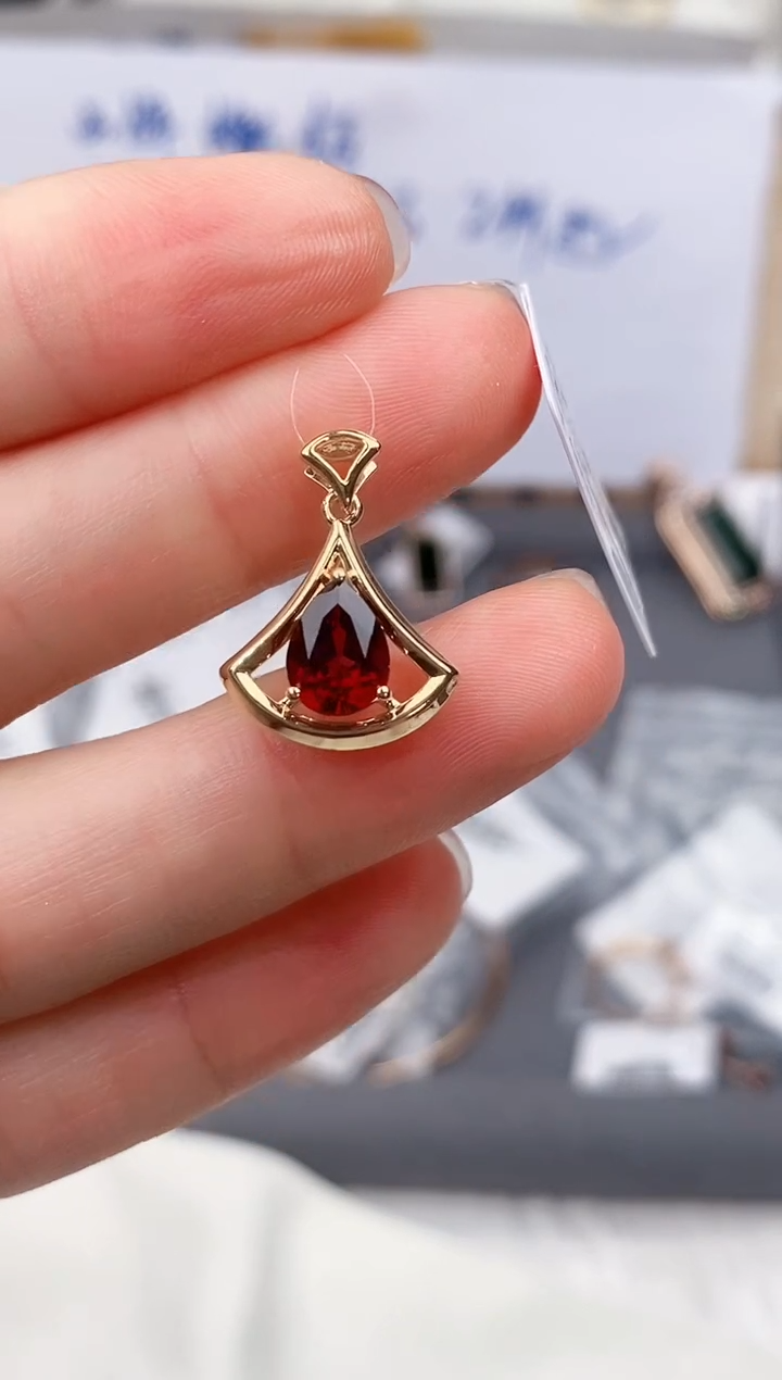 18K金镶嵌颈饰石榴石高货