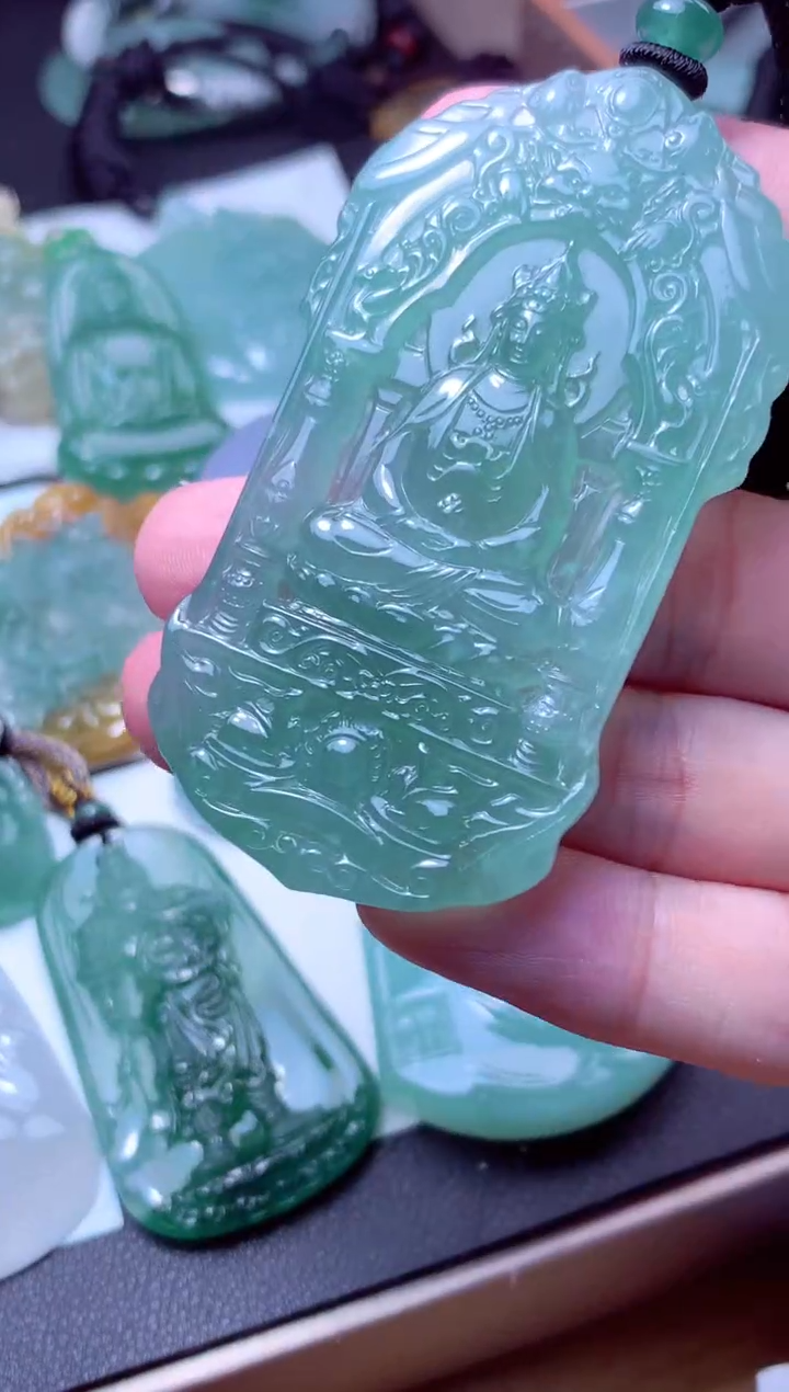 颈饰未镶嵌翡翠天然A货翡翠