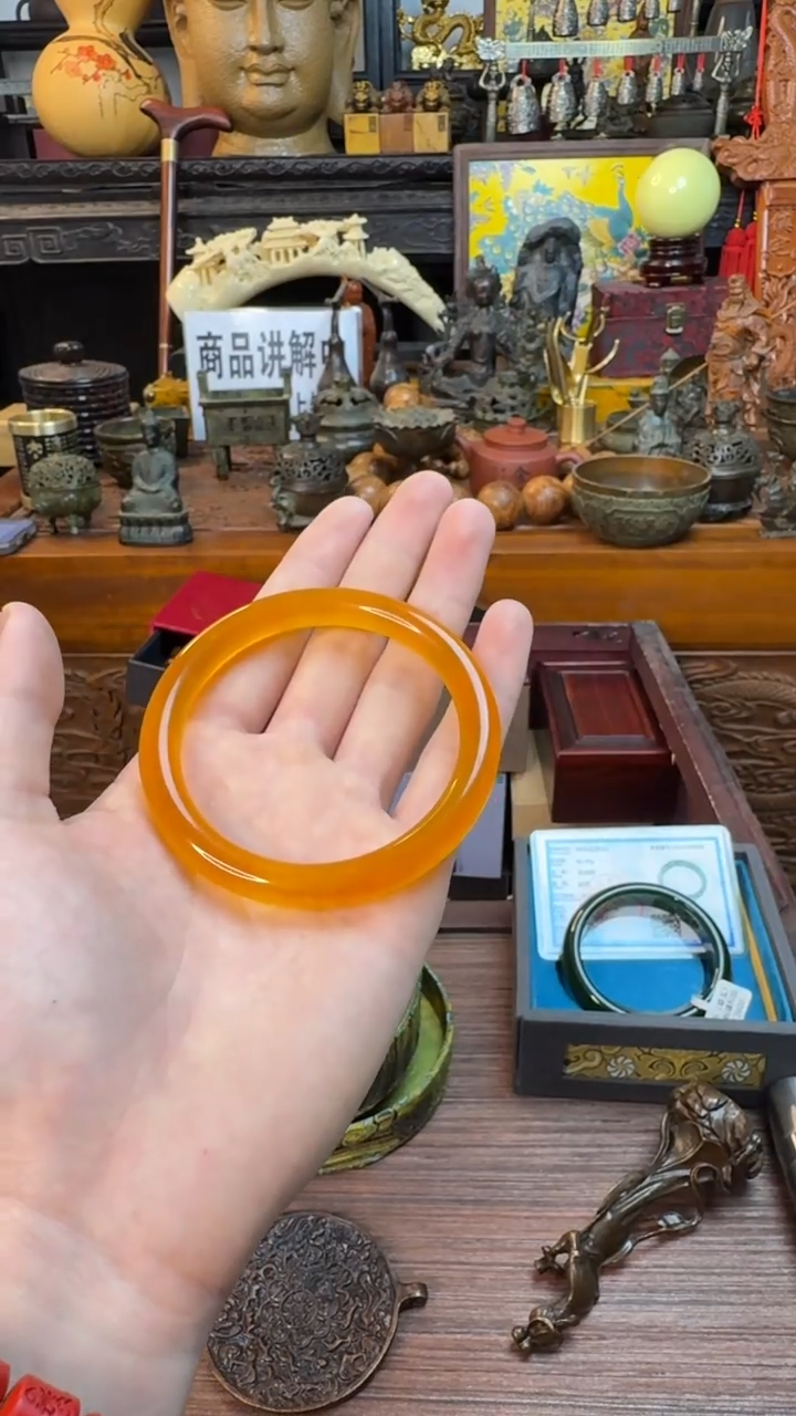 翡翠手镯未镶嵌——————————————1