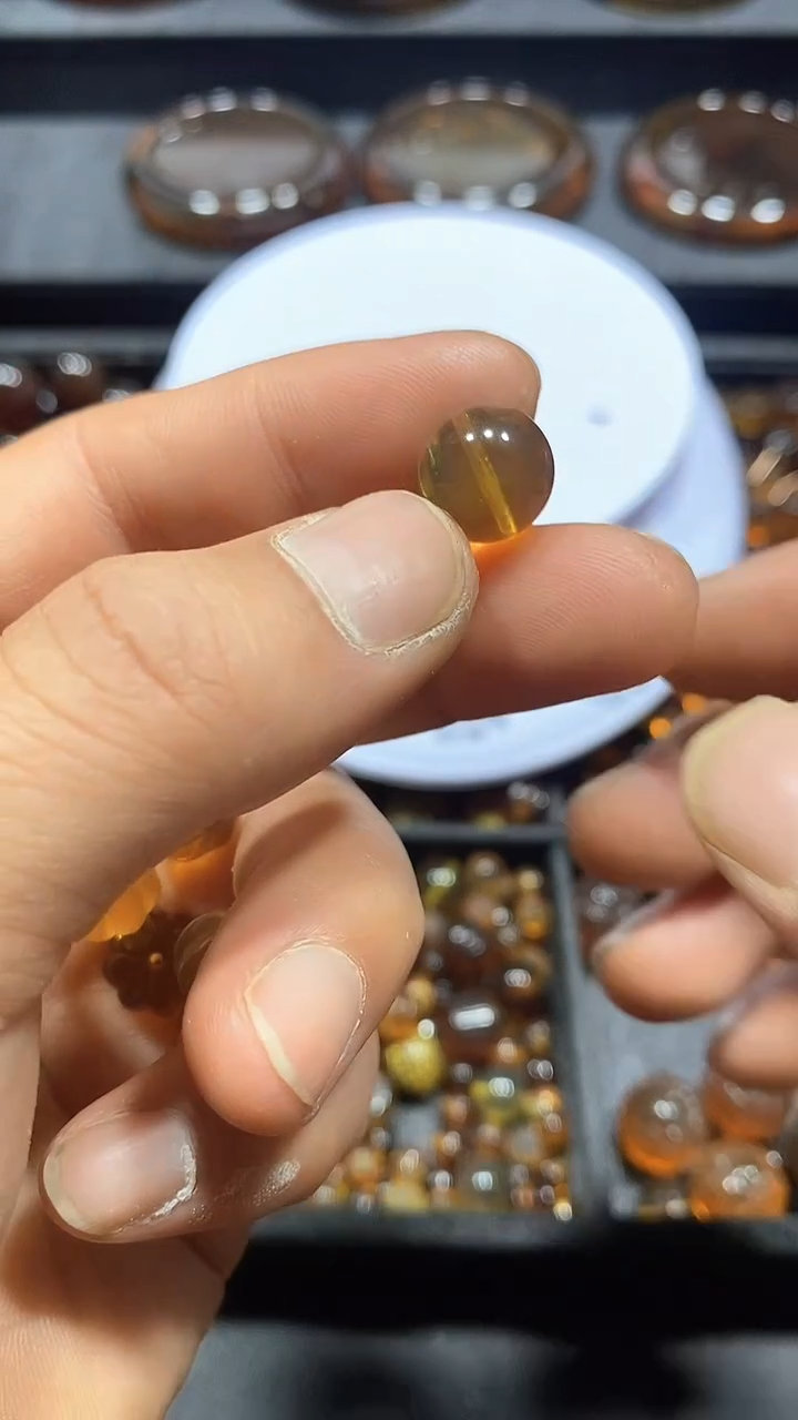 琥珀颈饰未镶嵌?天然缅甸琥珀