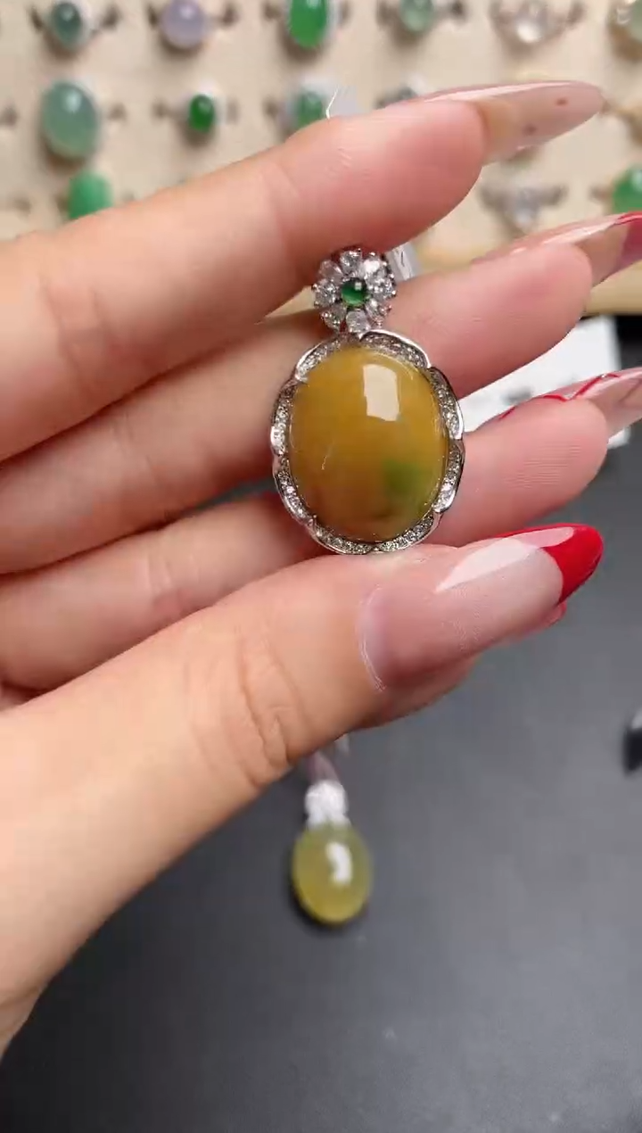 【闪购商品】翡翠吊坠(赠链)银S925镶嵌一物一证一礼盒