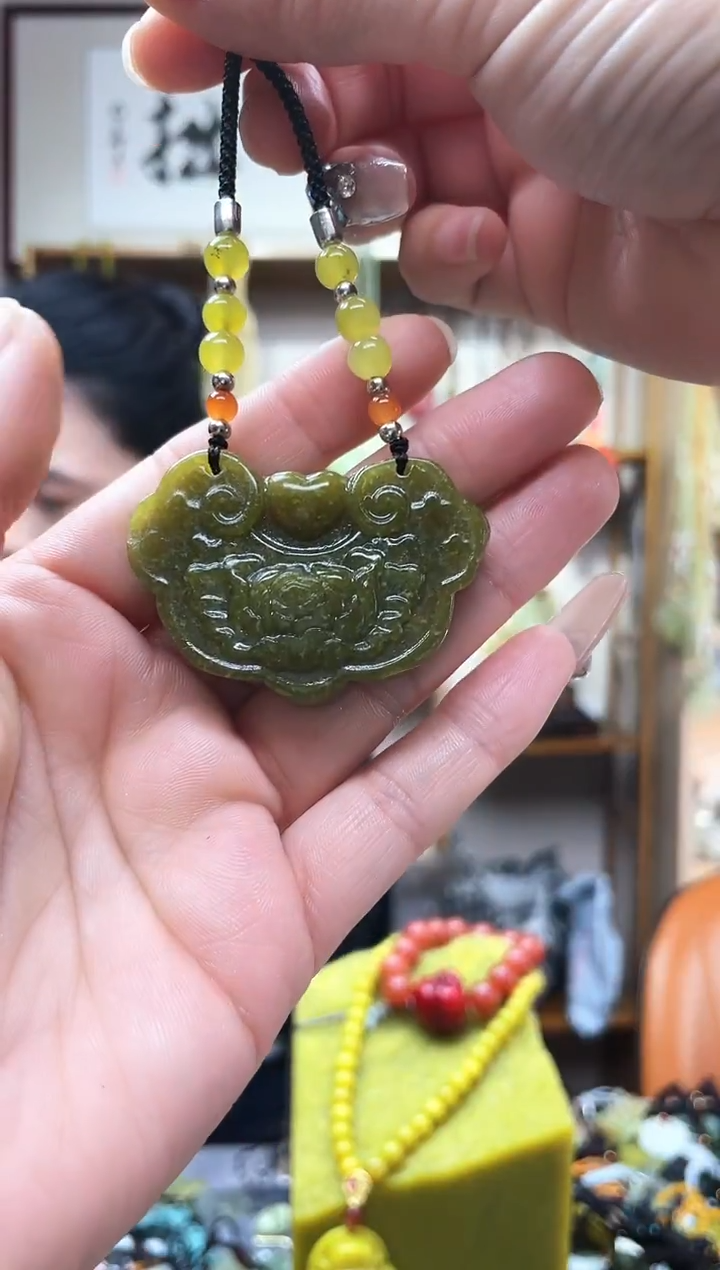 未镶嵌岫玉吊坠·