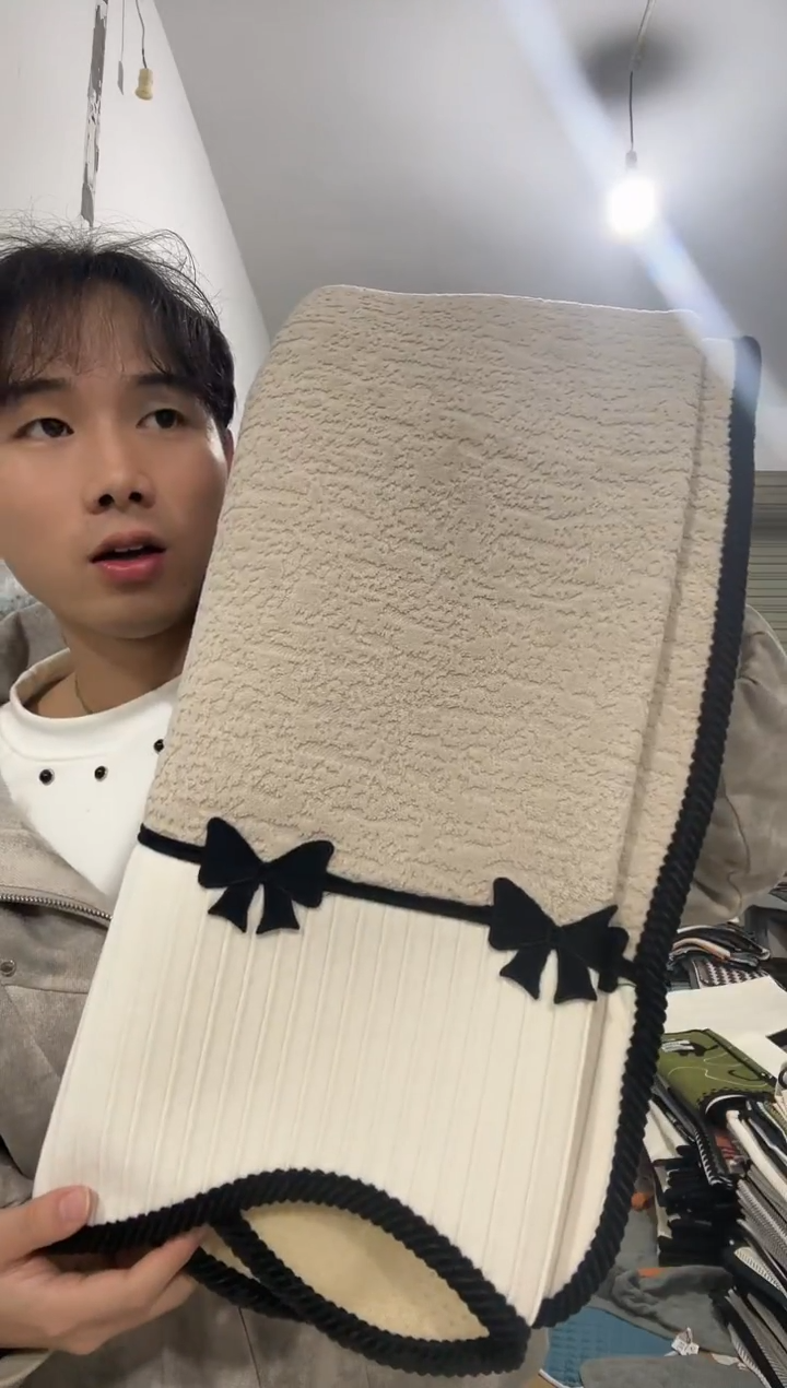 雪尼尔110*240  浅咖蝶衣