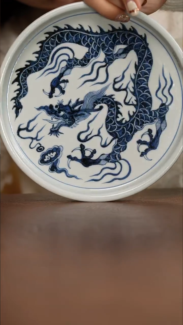 小**汪元青花铠甲龙纹壶承