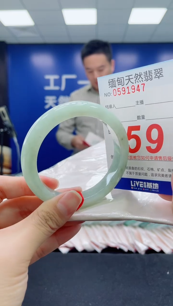 未镶嵌手镯翡翠天然翡翠手镯