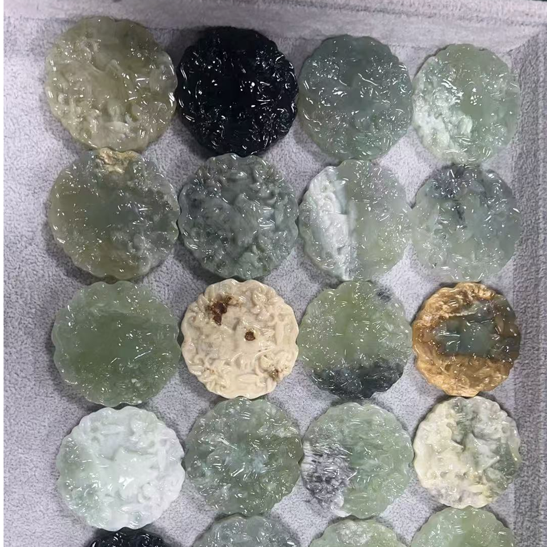 天然岫玉花玉狐狸吊坠  多样性发货其中之一