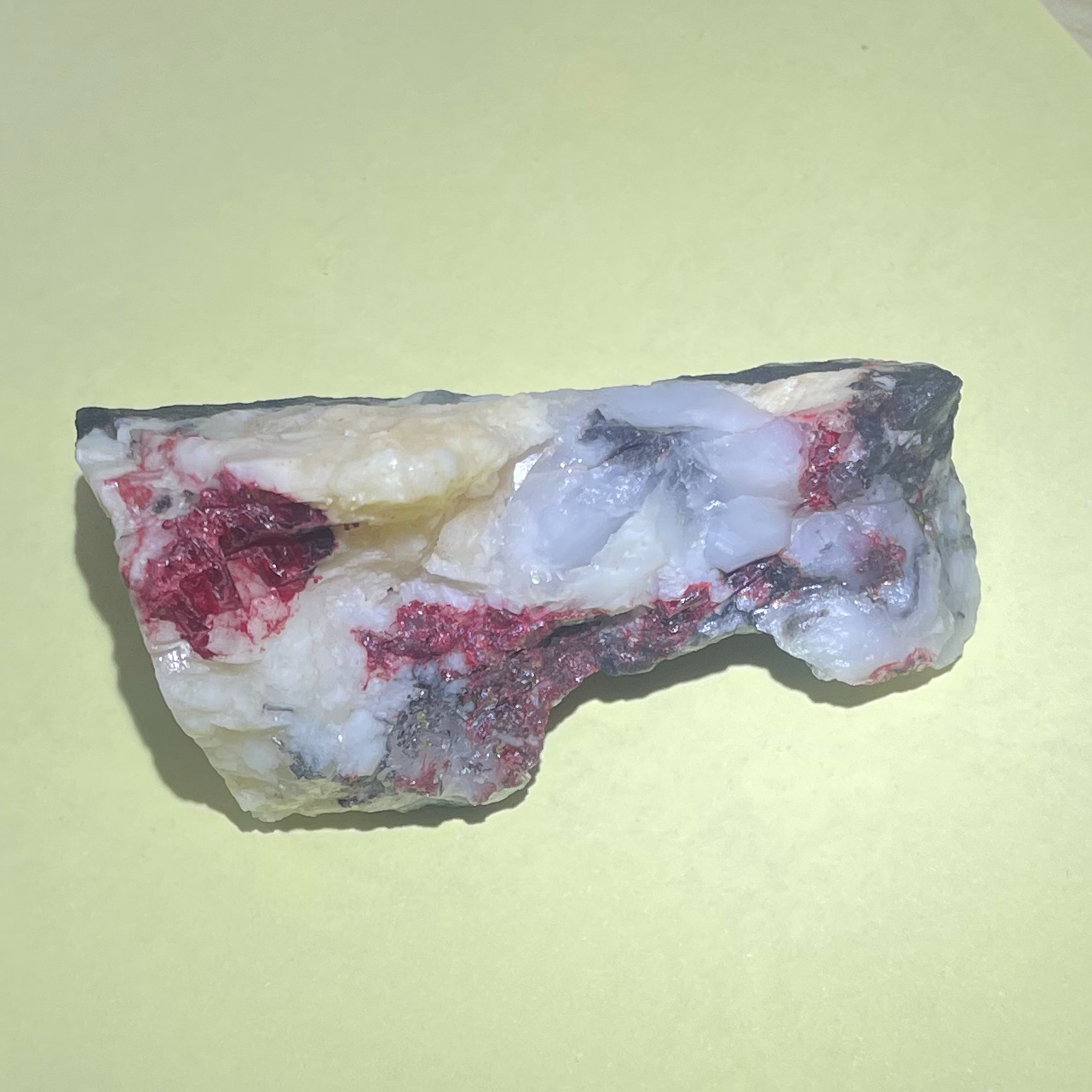 天然辰砂天然原矿朱砂随型摆件 多样性发其一