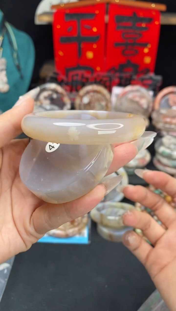 【闪购商品】石英质玉手镯（圆镯）未镶嵌59