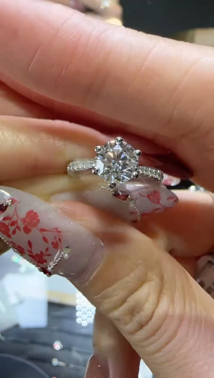 【闪购商品】实验室培育钻石18K金镶嵌1克拉星光11-13-16号