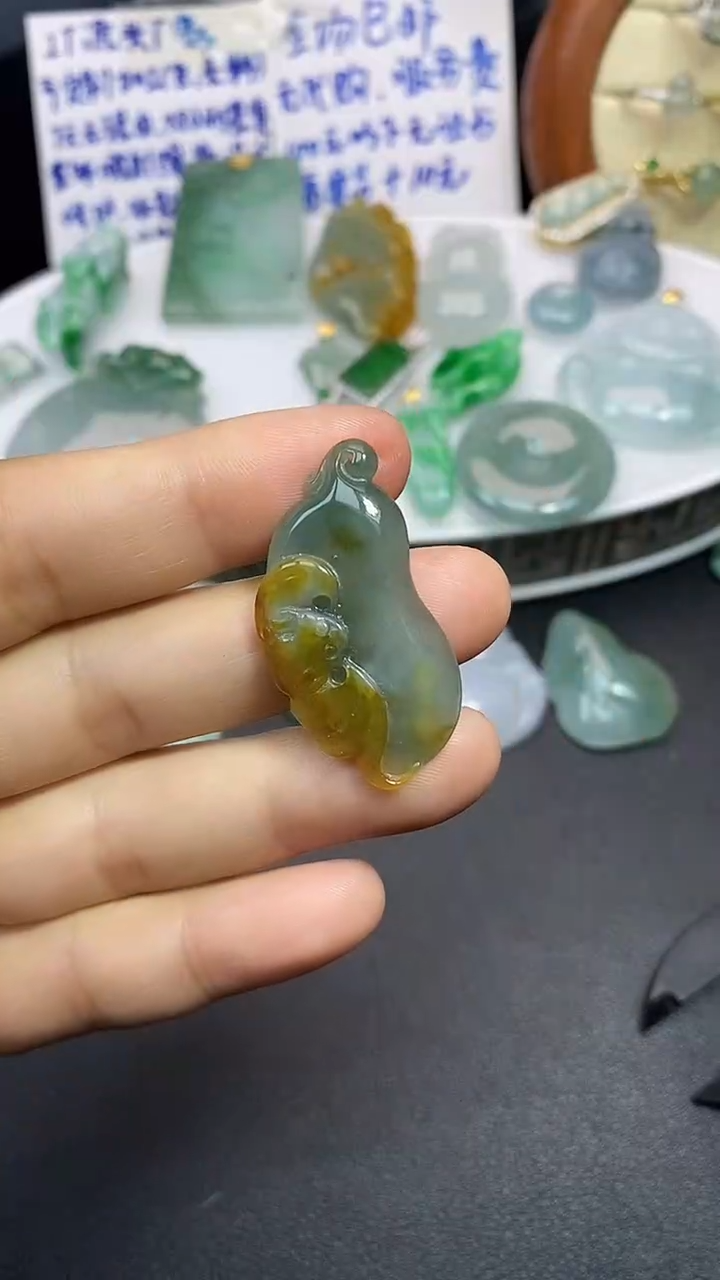 颈饰未镶嵌翡翠吊坠