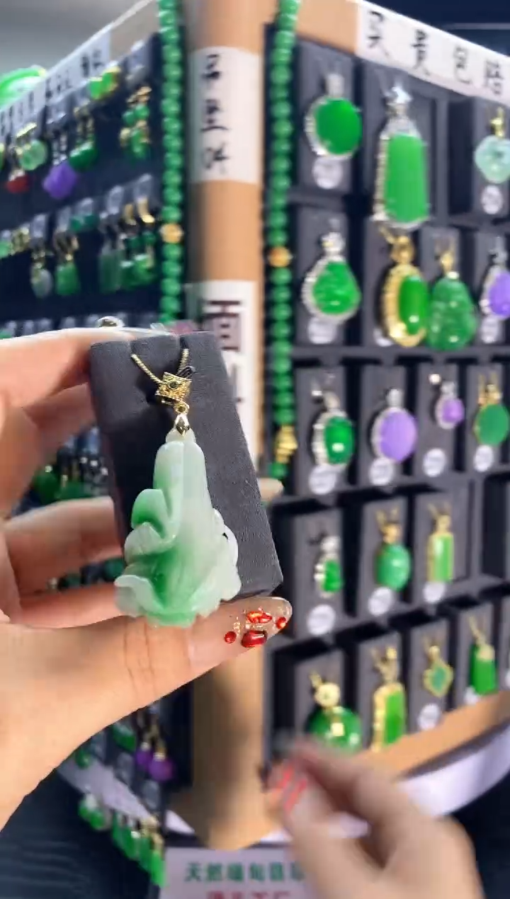 【闪购商品】翡翠耳饰银S925镶嵌238...