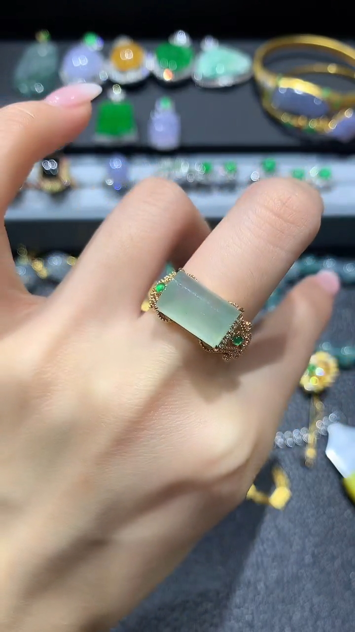 【闪购商品】翡翠戒指18K金镶嵌35团购
