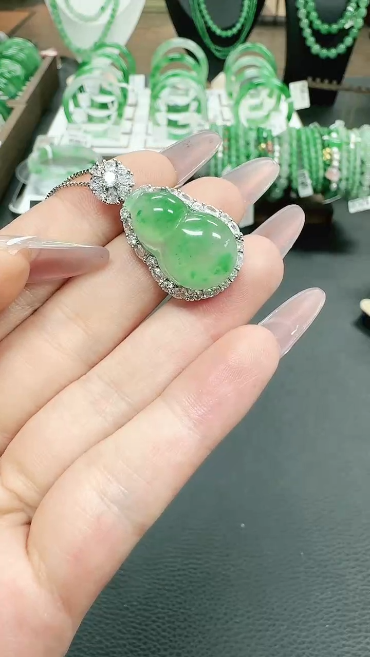 未镶嵌1石英质玉（非洲翠）/0897