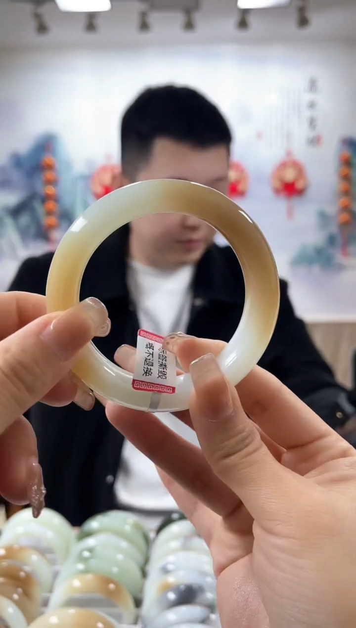 【闪购商品】和田玉手镯未镶嵌57圈口8657