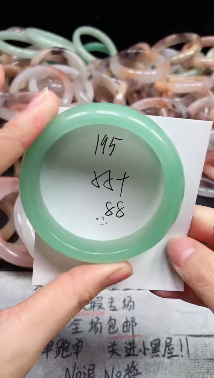 未镶嵌手镯石英质玉195