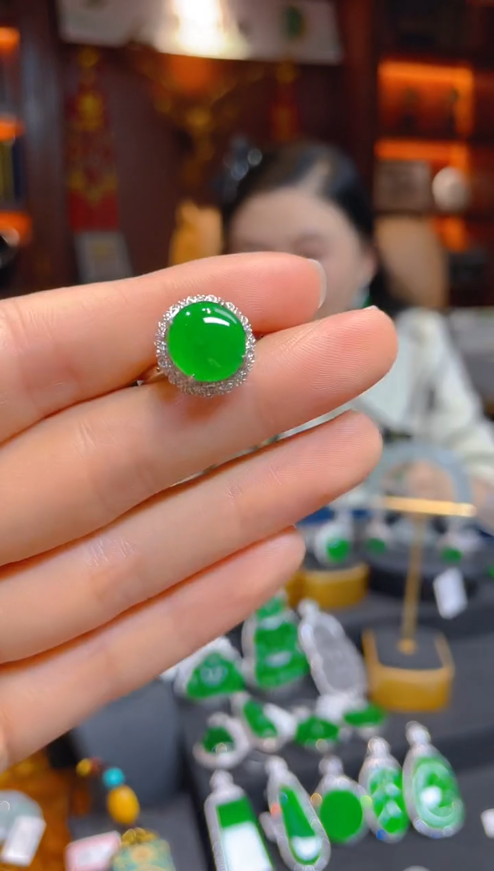 【闪购商品】翡翠戒指18K金镶嵌113711天然A货翡翠