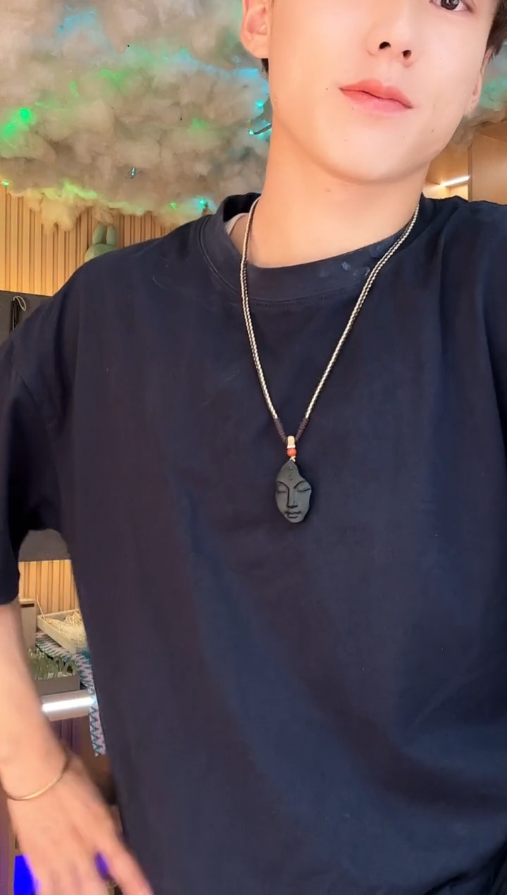 蛇纹石玉未镶嵌颈饰多样性发其一