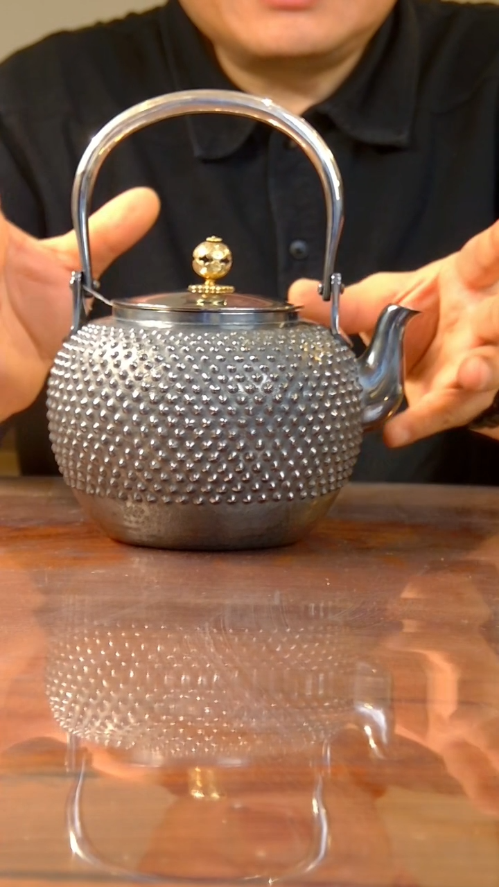 日本原产霰珠纹银壶