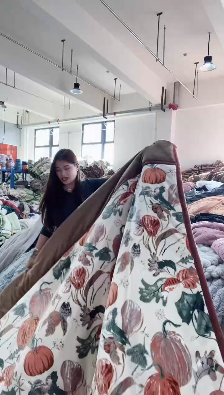 牛奶绒南瓜被子  2.0*2.3米   瑕疵