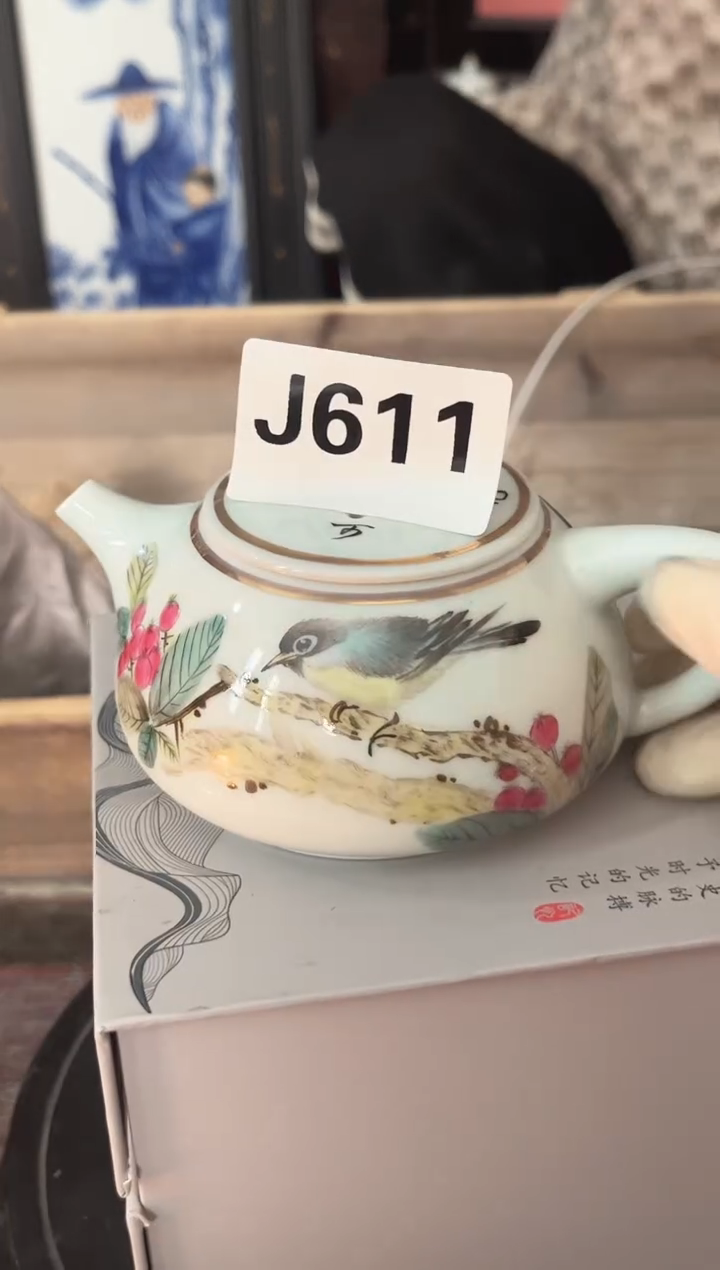 陶景德镇陶瓷摆件J611