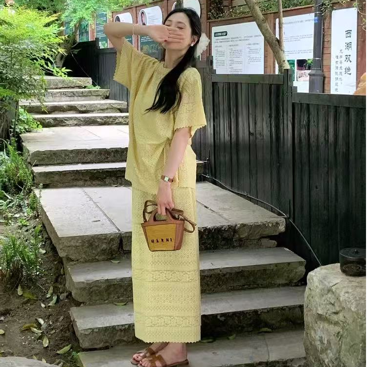 小迪家慵懒度假风镂空针织短袖T恤高腰 开叉半裙套装80332-2