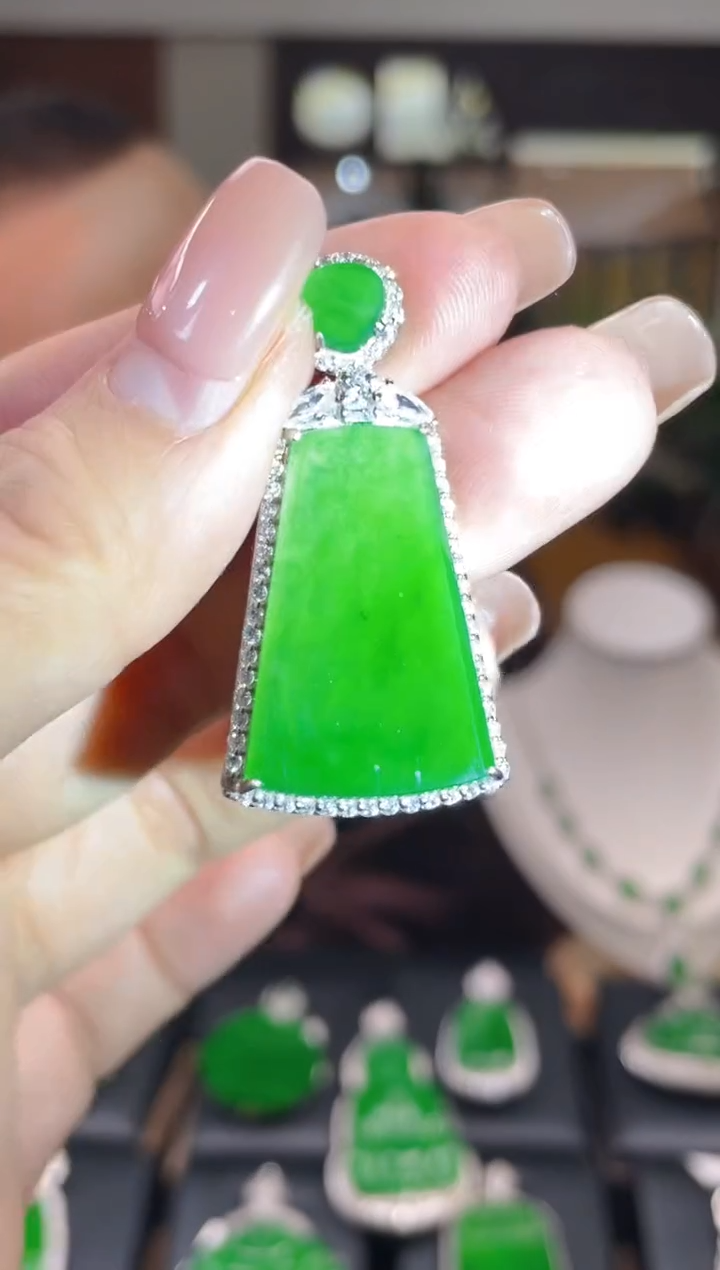 【闪购商品】翡翠颈饰未镶嵌翡翠吊坠