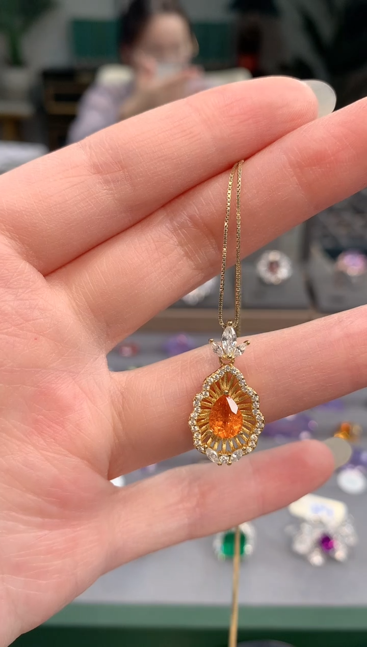 【闪购商品】石榴石吊坠(赠链)银S925镶嵌芬达石