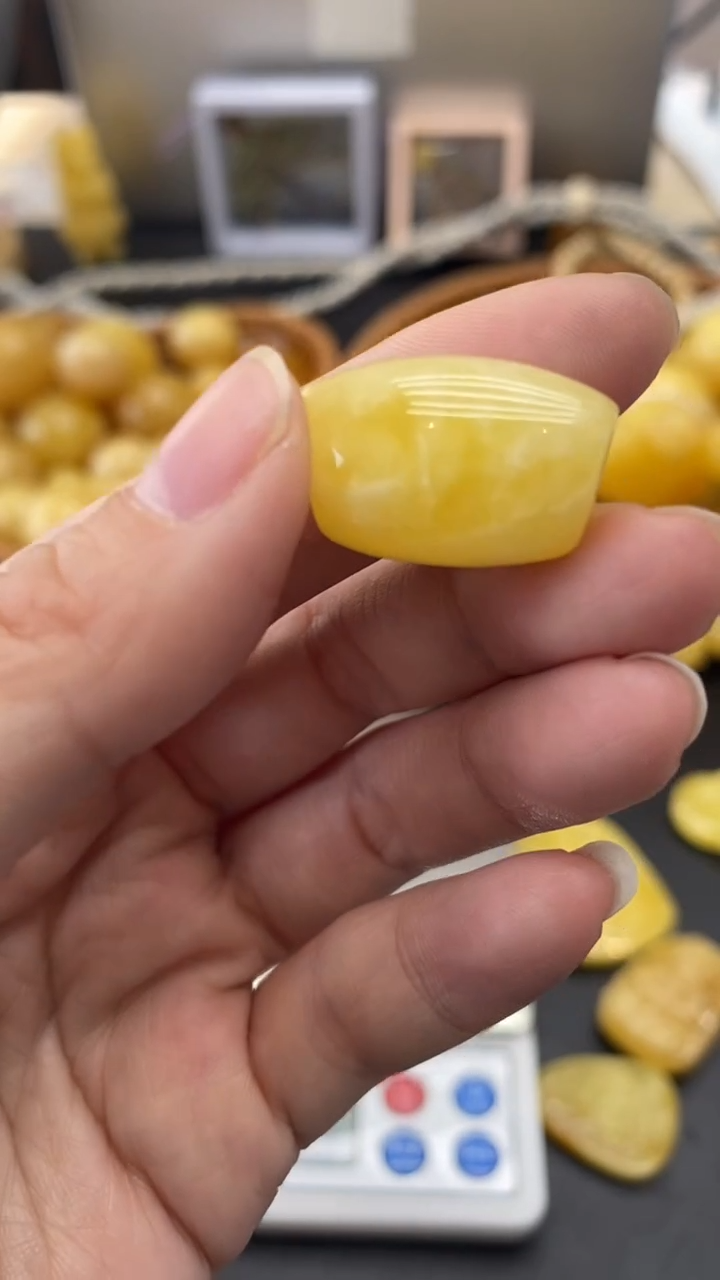 琥珀未镶嵌珠宝奇石2034瑕疵