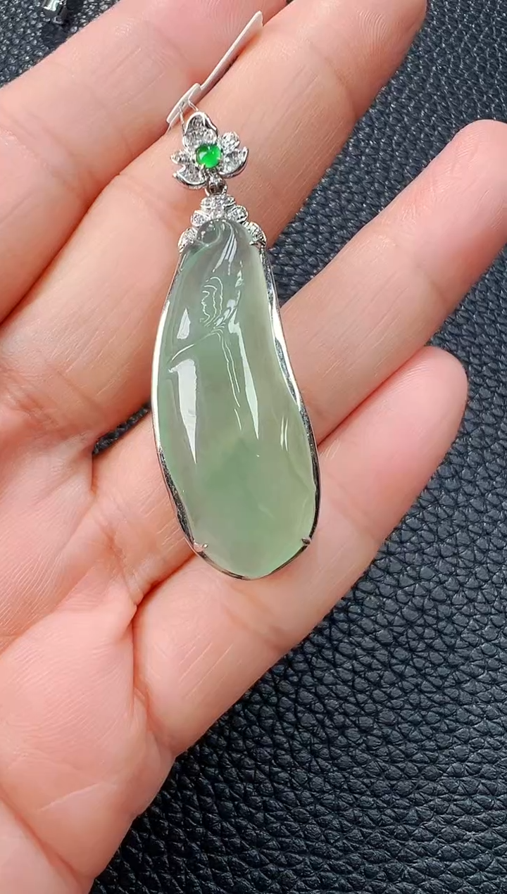 【闪购商品】翡翠吊坠(不含链)18K金镶嵌福瓜吊坠