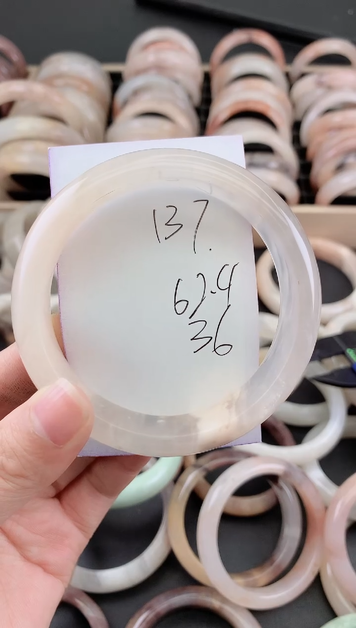 未镶嵌手镯石英质玉137