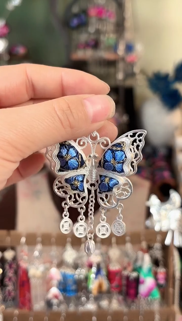 彩云南阁非遗老绣苗银饰品248