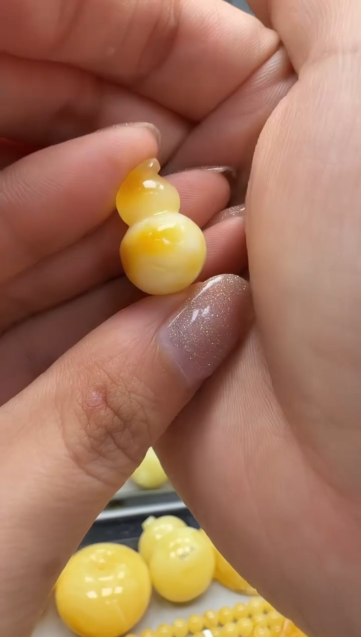 裸石琥珀未镶嵌如图