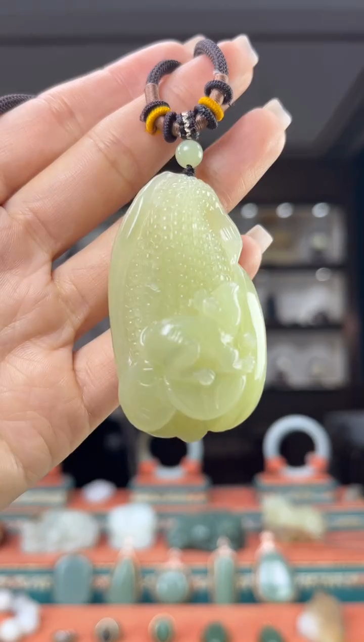 颈饰未镶嵌和田玉佩佩