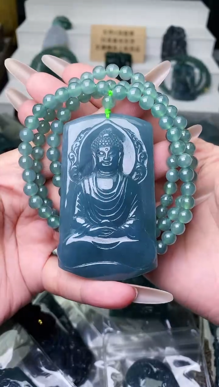 颈饰未镶嵌翡翠 