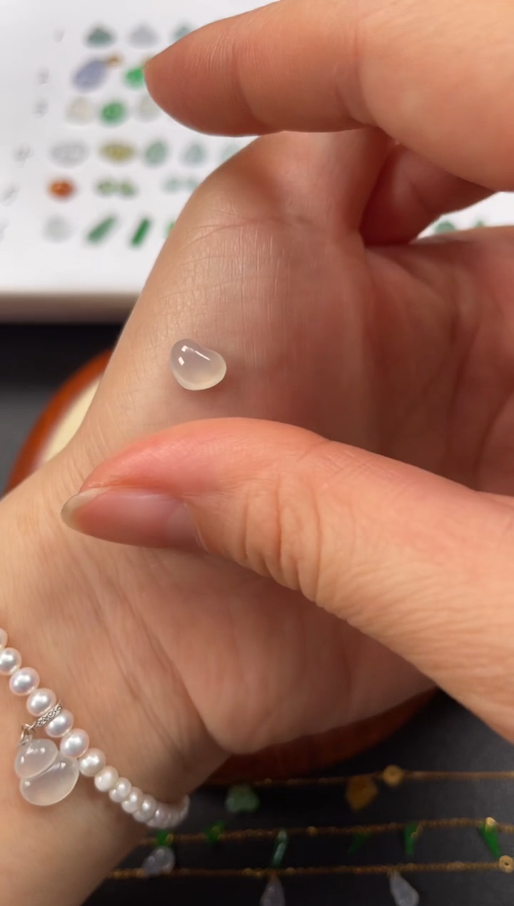 吊坠(不含链)18K金镶嵌翡翠一个JK253