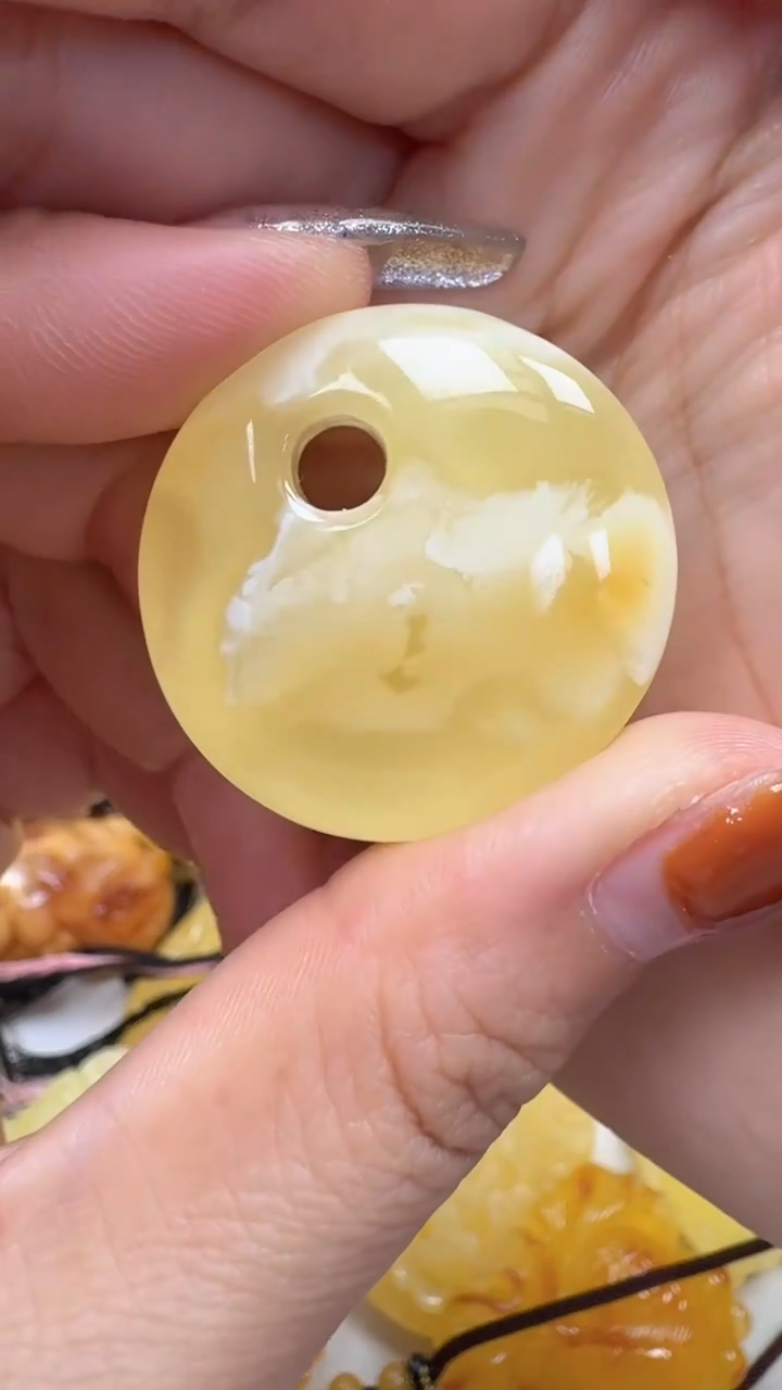 裸石琥珀未镶嵌如图