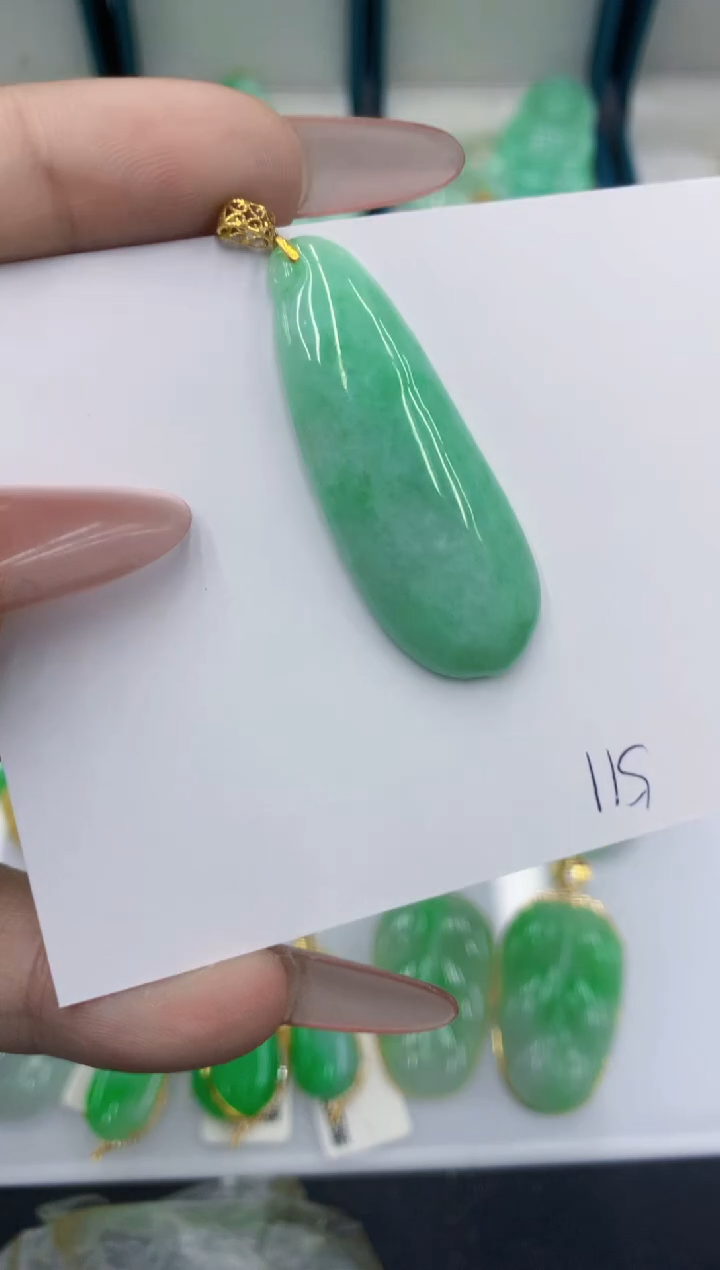 颈饰18K金镶嵌翡翠11111