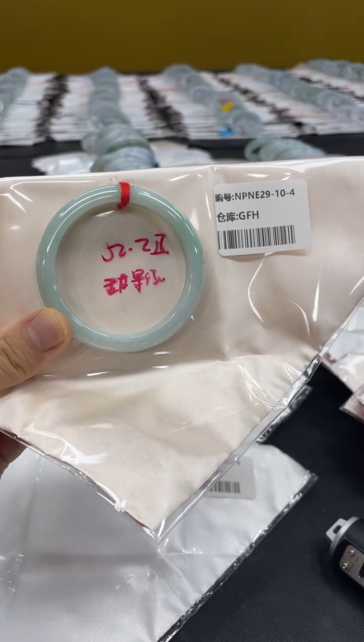 未镶嵌手镯翡翠翡翠手镯1
