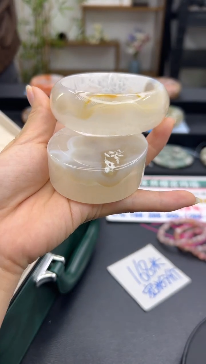 【闪购商品】石英质玉手镯未镶嵌A1108(63圈赠送镯心)