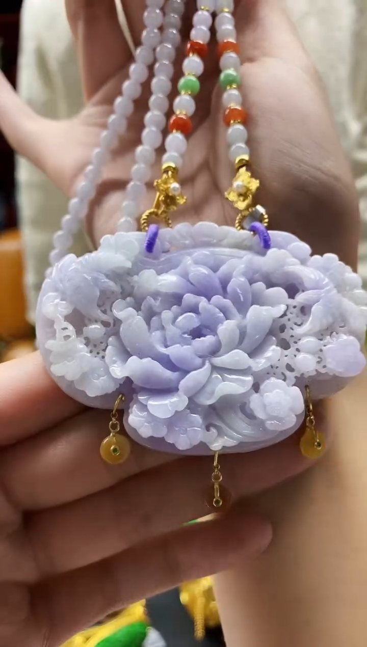 颈饰未镶嵌翡翠吊坠