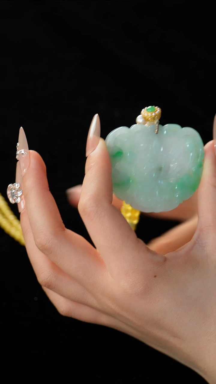 【闪购商品】翡翠未镶嵌颈饰天然翡翠如意锁