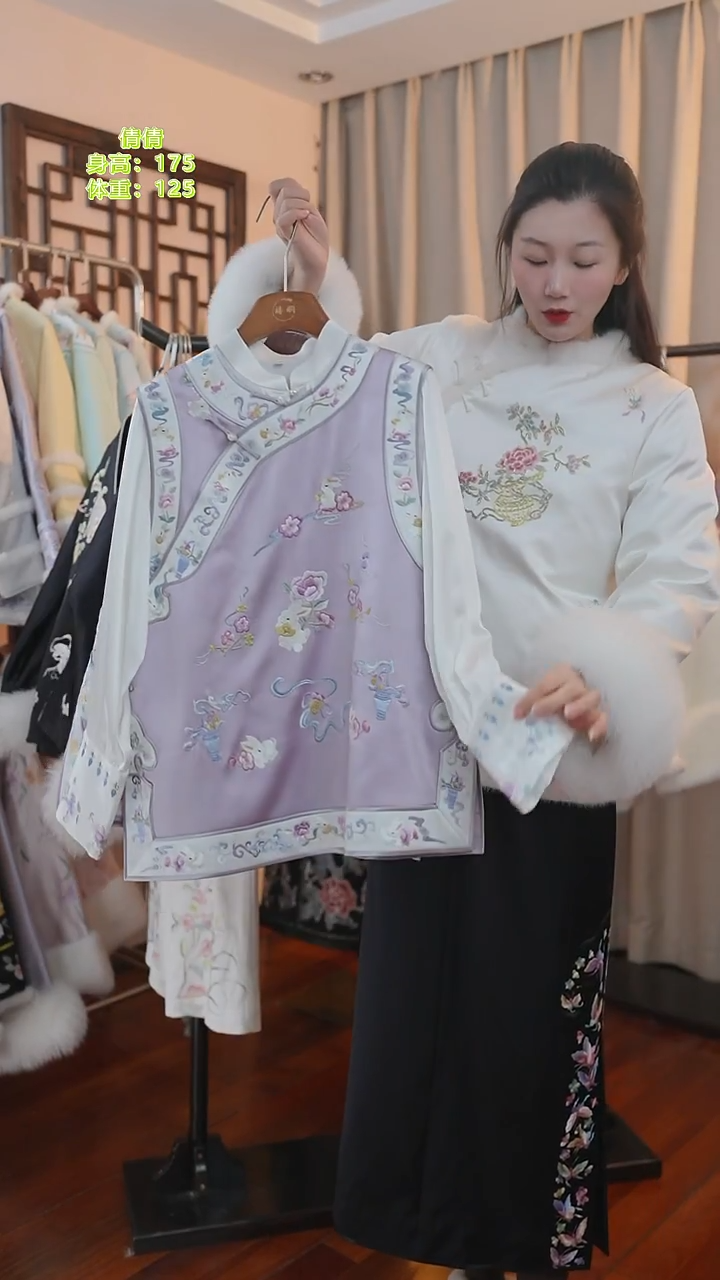 刺绣小兔子桑蚕丝四季款马甲