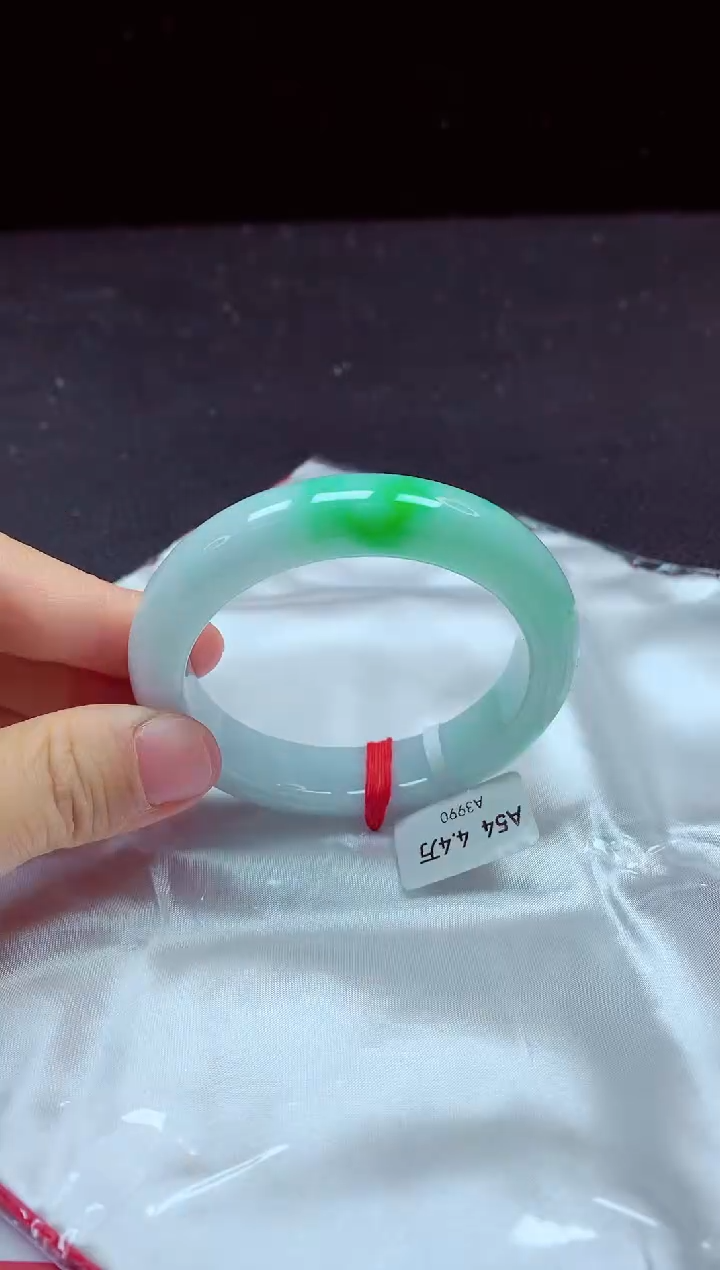 【闪购商品】翡翠手镯未镶嵌镯子54+