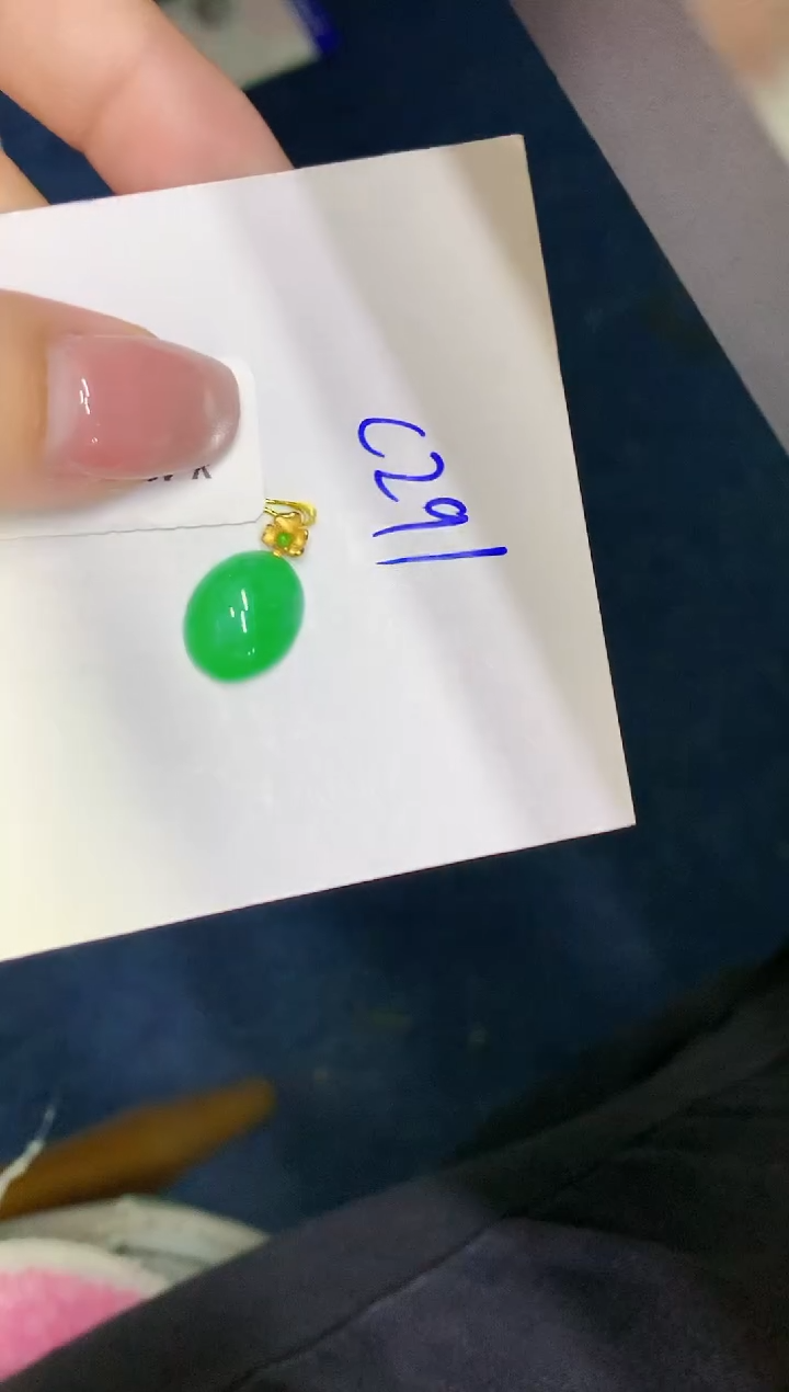 翡翠18K金镶嵌颈饰缅甸天然翡翠A货