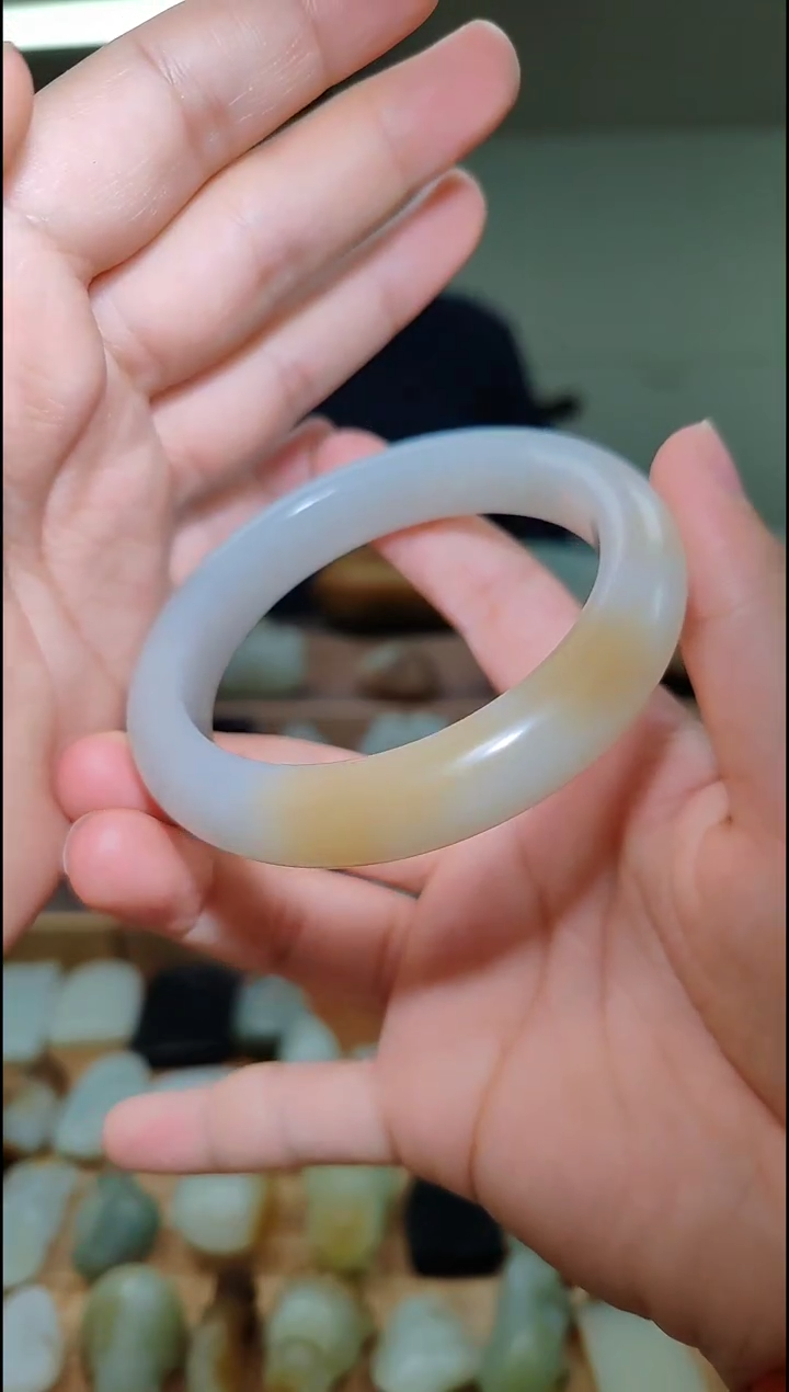 【闪购商品】和田玉手镯未镶嵌新疆和田玉且末料手镯 圈口58