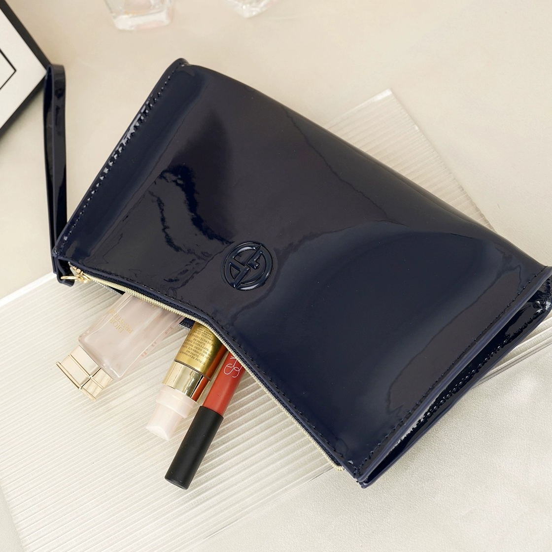 【A508】阿玛尼黑色漆皮化妆包专柜赠品高定晚宴包亮面吸睛V型手腕